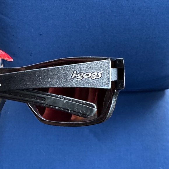 Stylish Black Sunglasses with Gold Lenses - Picture 3 of 4